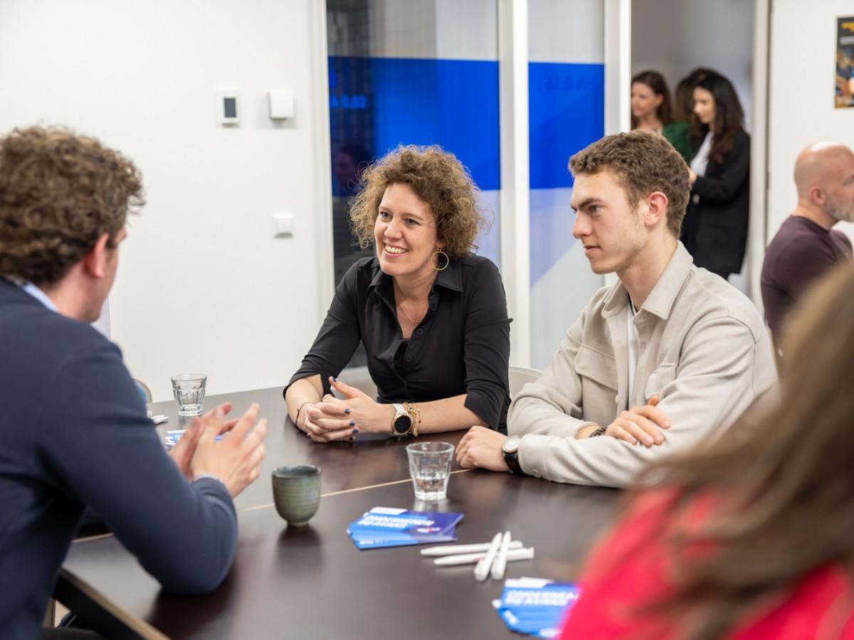 Hoe blijf ik op de hoogte van kansen en evenementen?